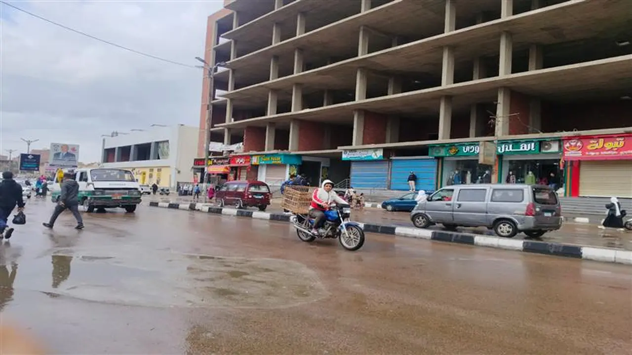 موجة الفيضان الكبرى تدخل يومها الثالث بأمطار قوية وبرودة شديدة بالإسكندرية